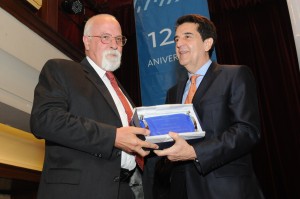  Hugo Kranjc recibe el premio a Cargill como mayor exportadora.